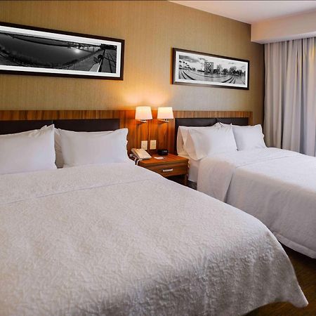 Hampton Inn Пиедрас Неграс Екстериор снимка