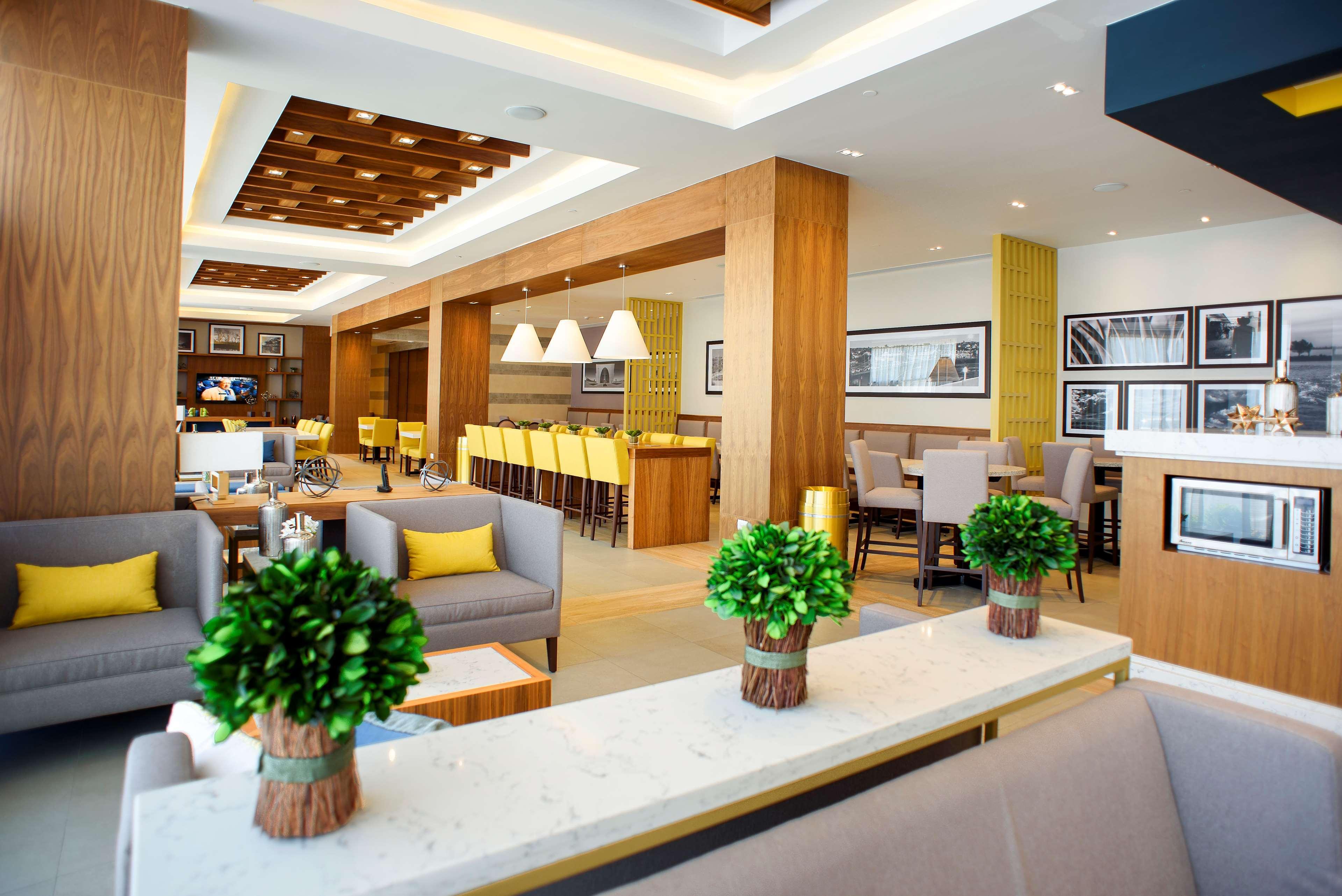 Hampton Inn Пиедрас Неграс Екстериор снимка