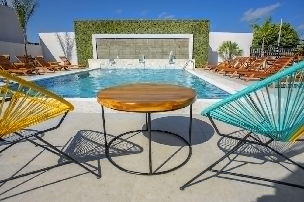 Hampton Inn Пиедрас Неграс Екстериор снимка
