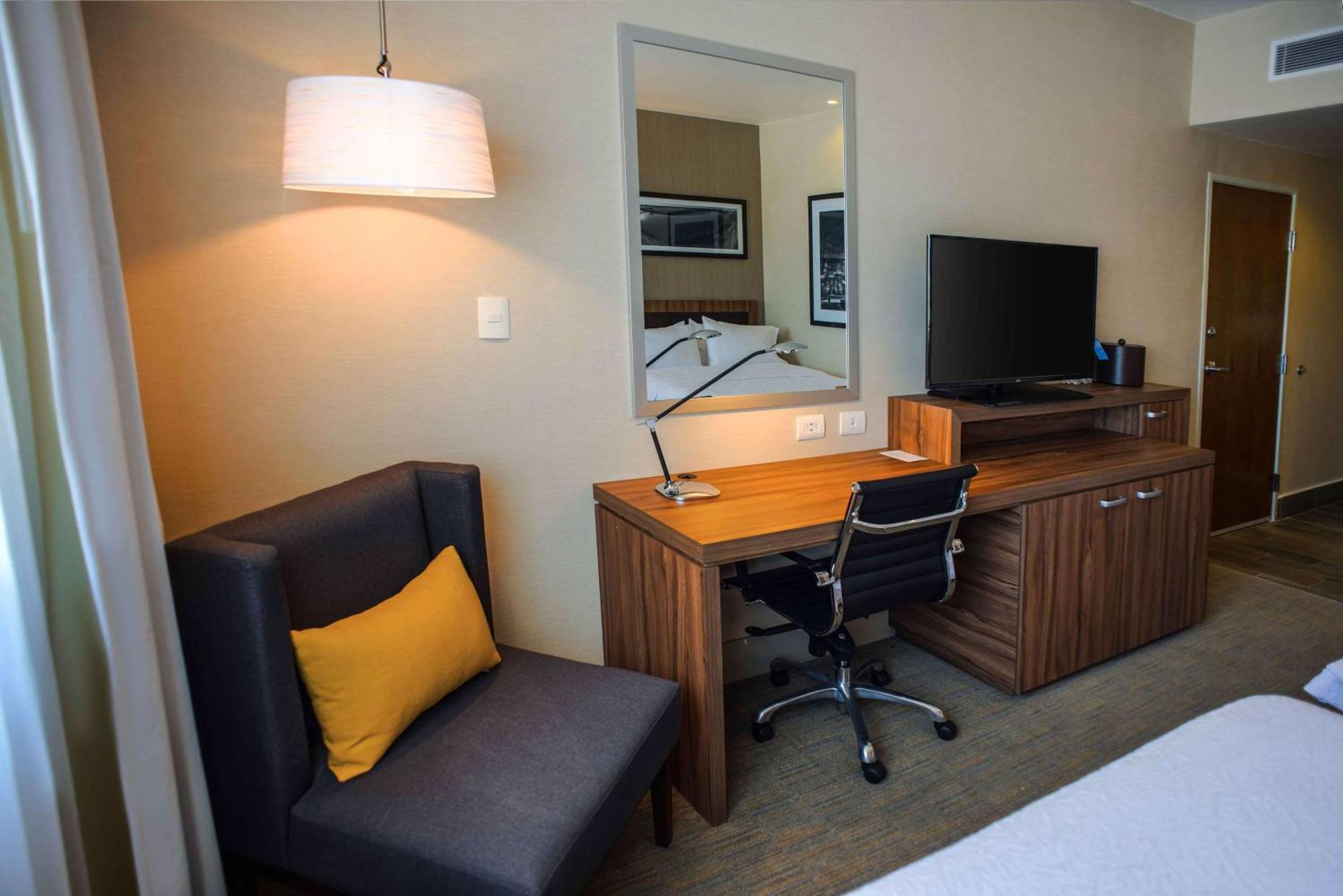 Hampton Inn Пиедрас Неграс Екстериор снимка