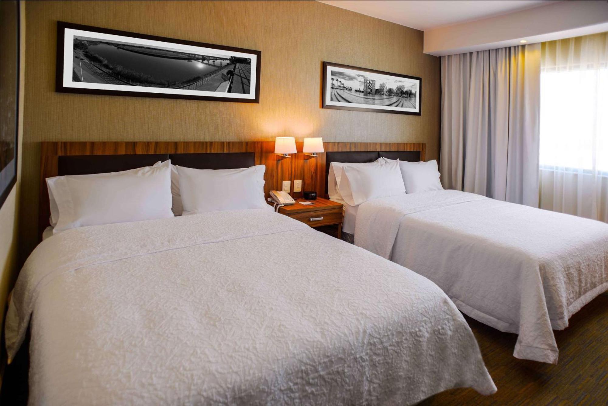 Hampton Inn Пиедрас Неграс Екстериор снимка