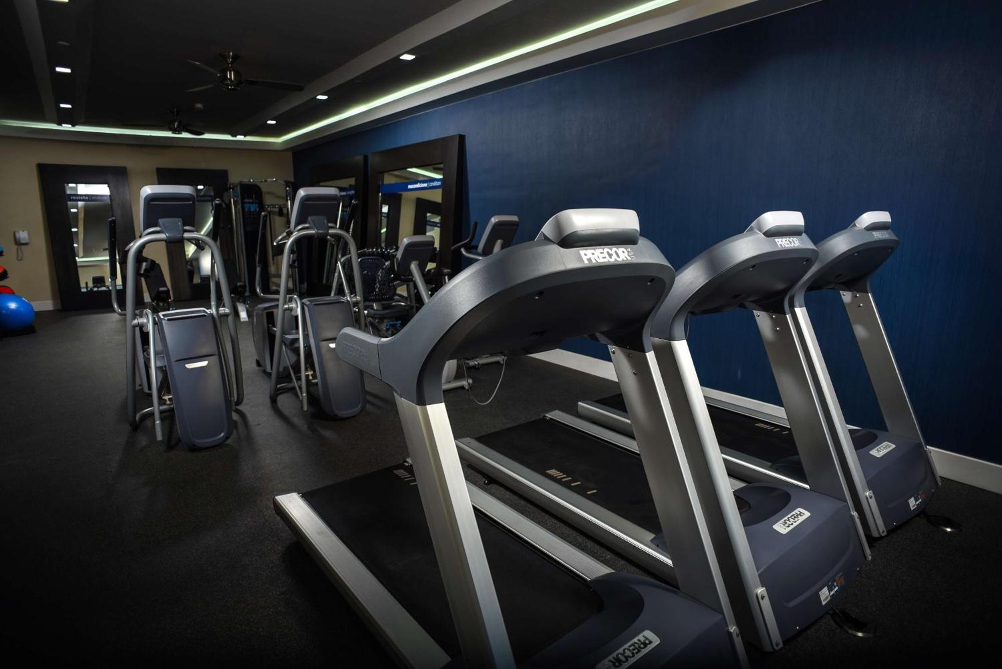 Hampton Inn Пиедрас Неграс Екстериор снимка