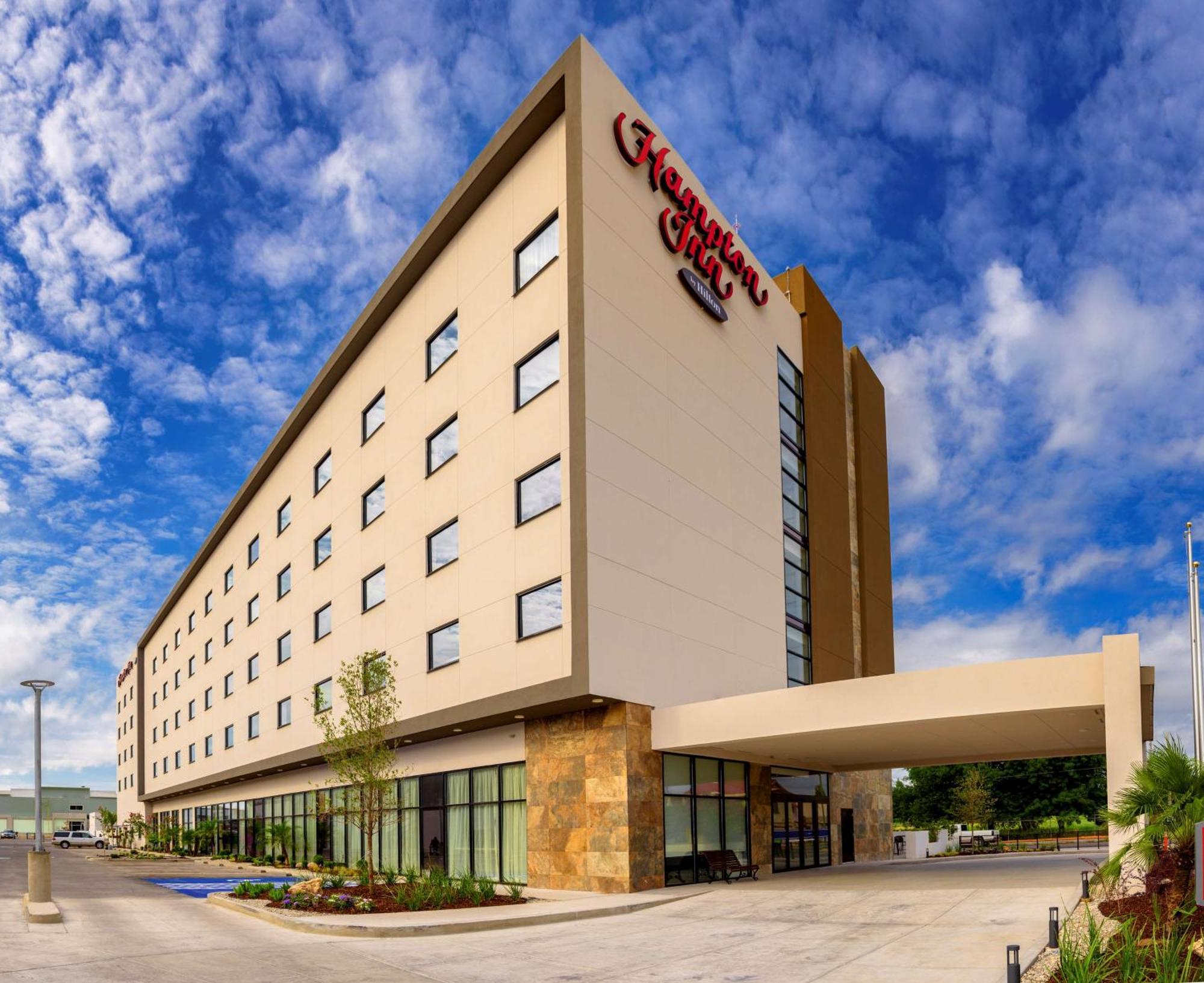 Hampton Inn Пиедрас Неграс Екстериор снимка